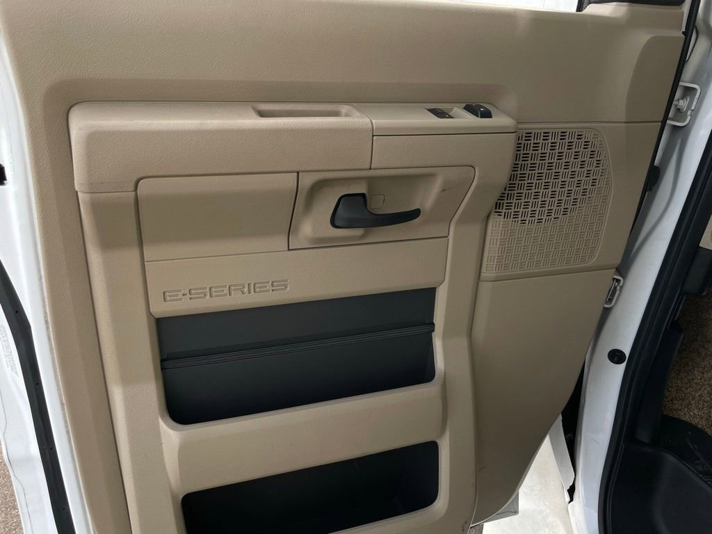 Used 2013 Ford E-450 and Econoline 450 Super Duty w/ Motorhome Prep Pkg RWD image 31