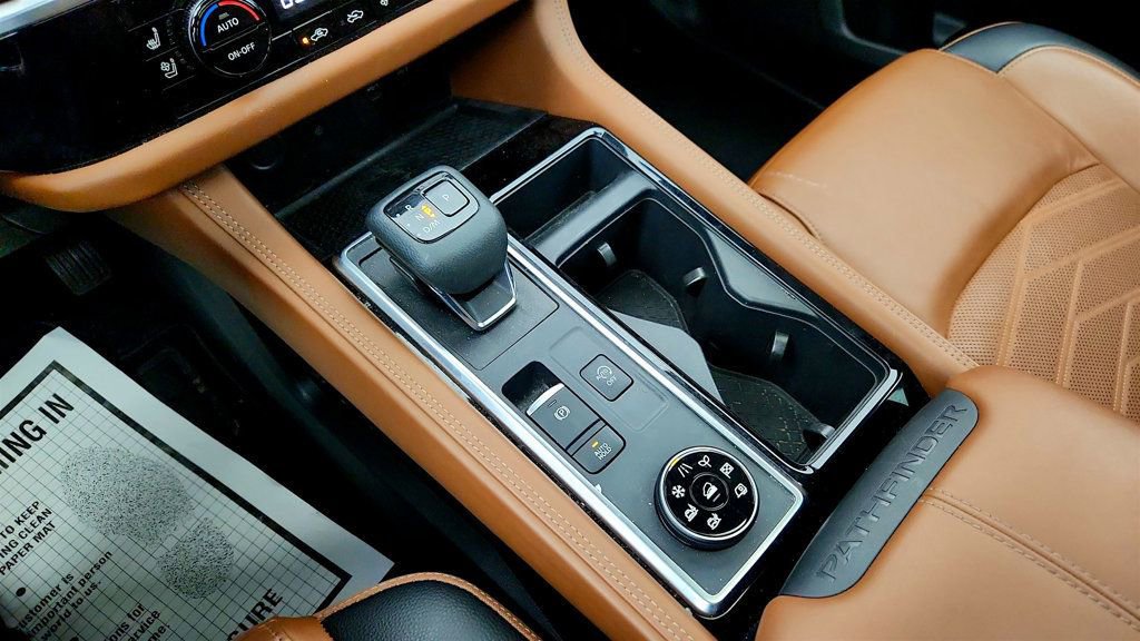 Used 2023 Nissan Pathfinder Platinum image 24