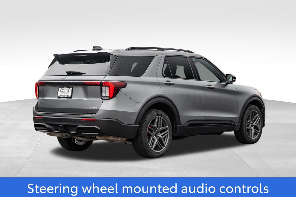 Used 2025 Ford Explorer ST-Line w/ ST-Line Street Pack AWD/4WD image 7