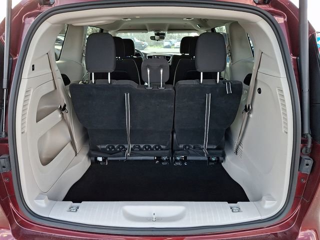 Used 2023 Chrysler Voyager LX image 28