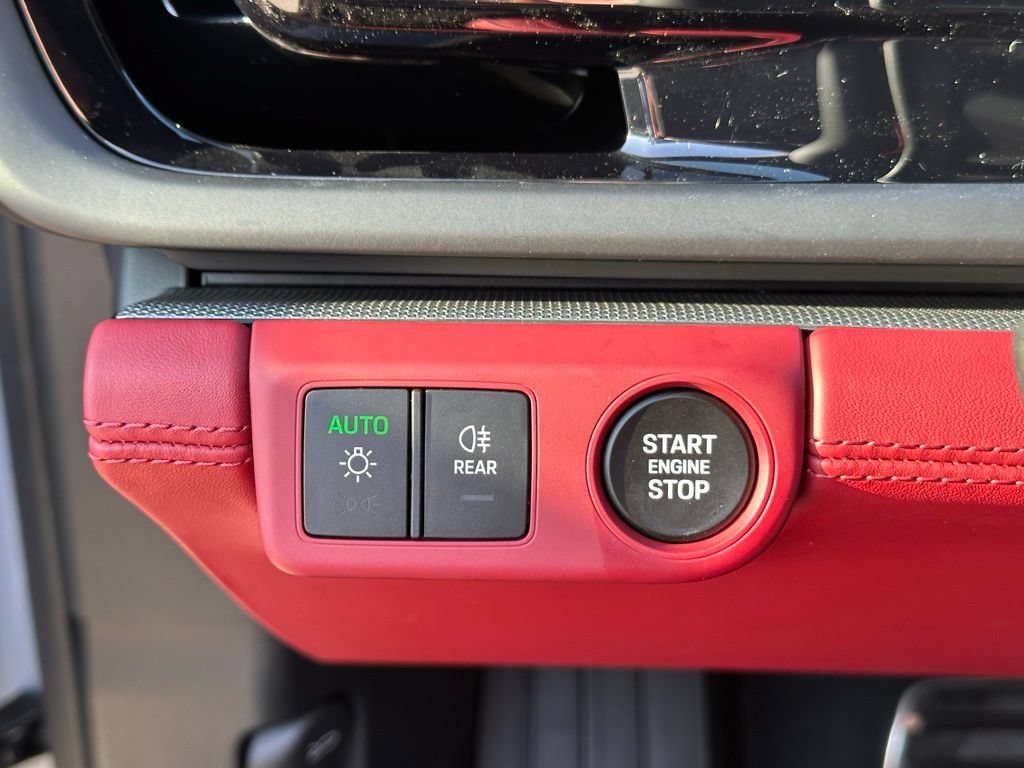 Used 2026 Porsche Panamera RWD image 31