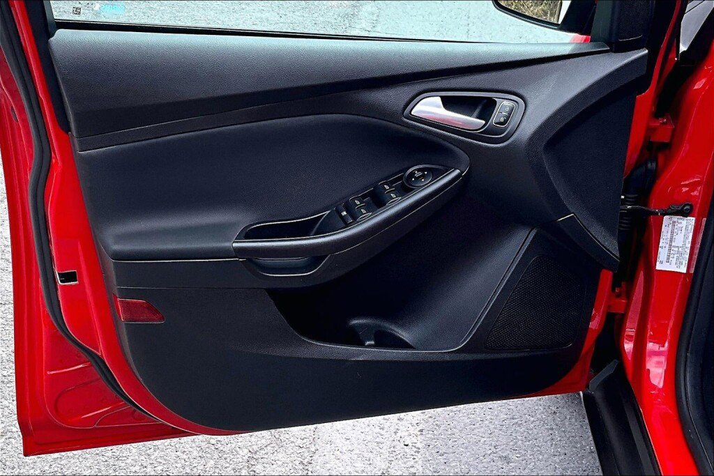 Used 2016 Ford Focus SE FWD image 13