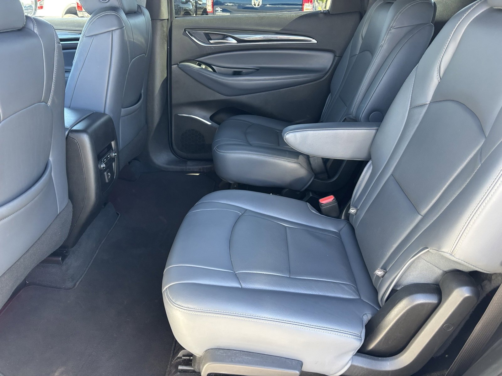 Used 2023 Buick Enclave Essence image 18