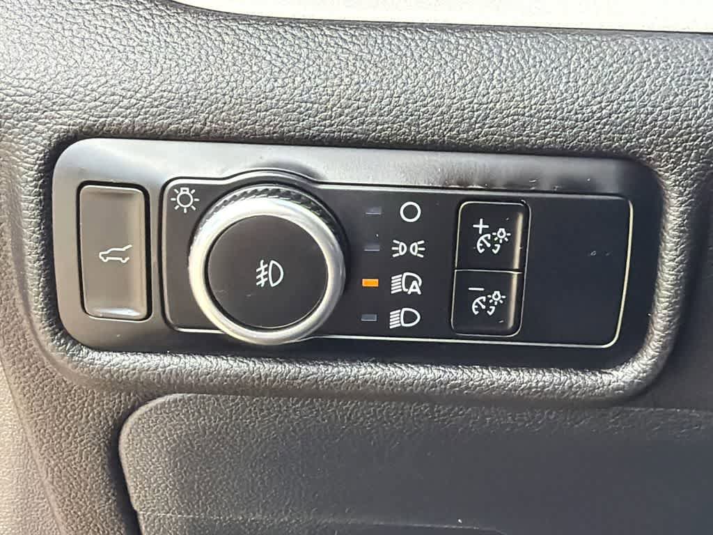 Used 2023 Ford Explorer XLT w/ Equipment Group 202A AWD/4WD image 30