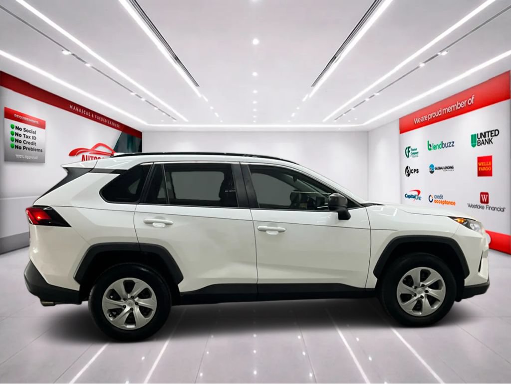 Used 2020 Toyota RAV4 LE FWD image 8