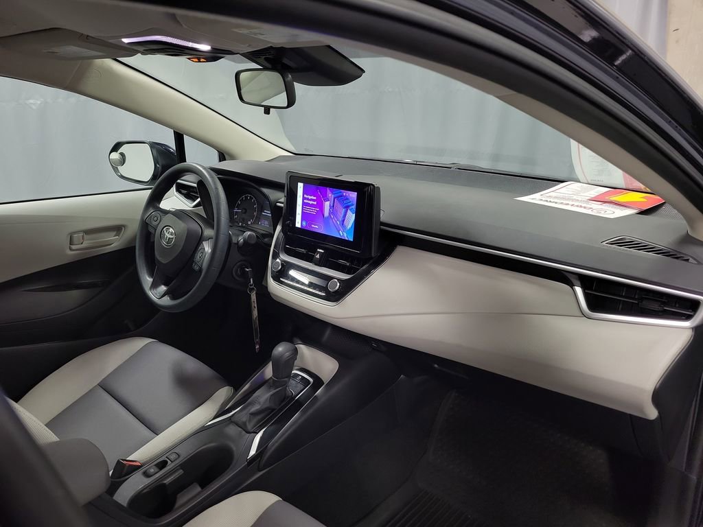 Used 2023 Toyota Corolla LE image 27