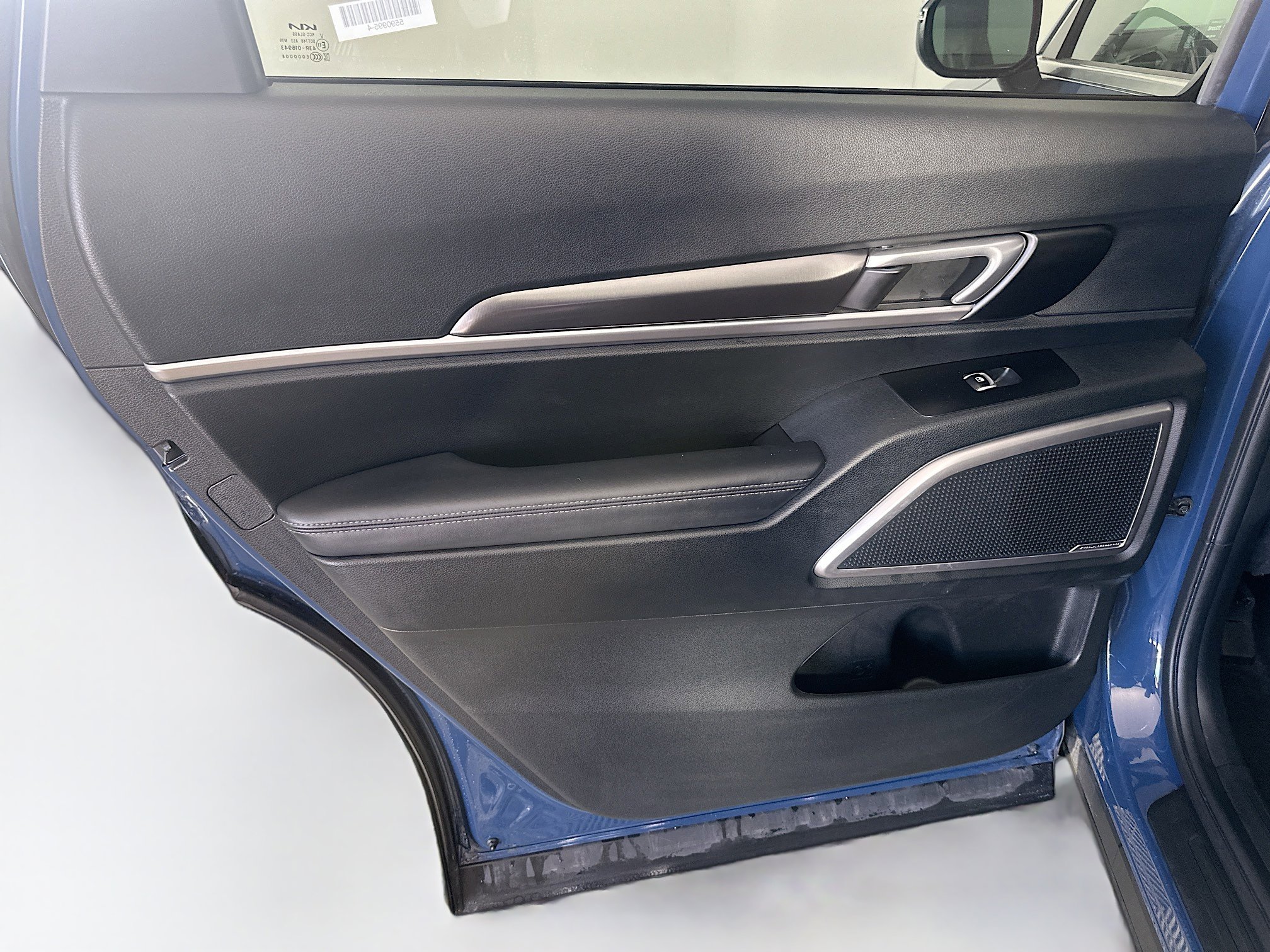 Used 2025 Kia Telluride S FWD image 27