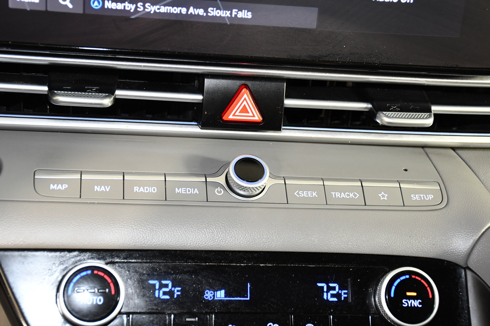 Used 2024 Hyundai Elantra SEL FWD image 29