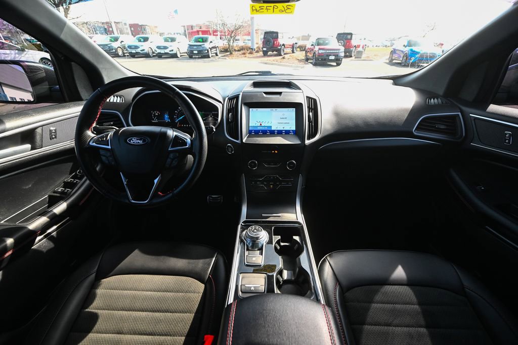 Used 2020 Ford Edge ST-Line w/ Cold Weather Package image 28