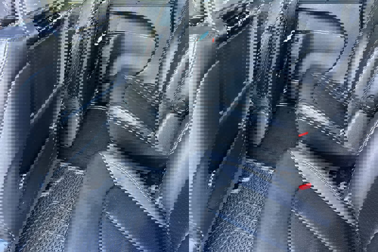 Used 2025 Chrysler Pacifica Select w/ Uconnect Theater Family Group image 4