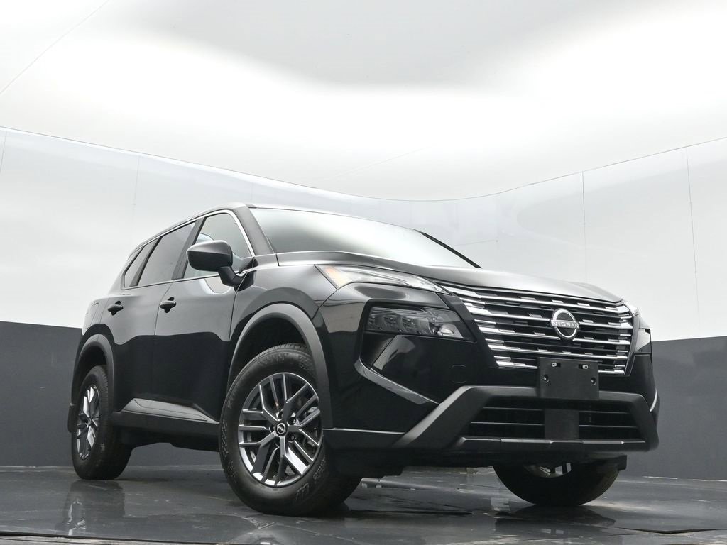 Used 2025 Nissan Rogue S image 29