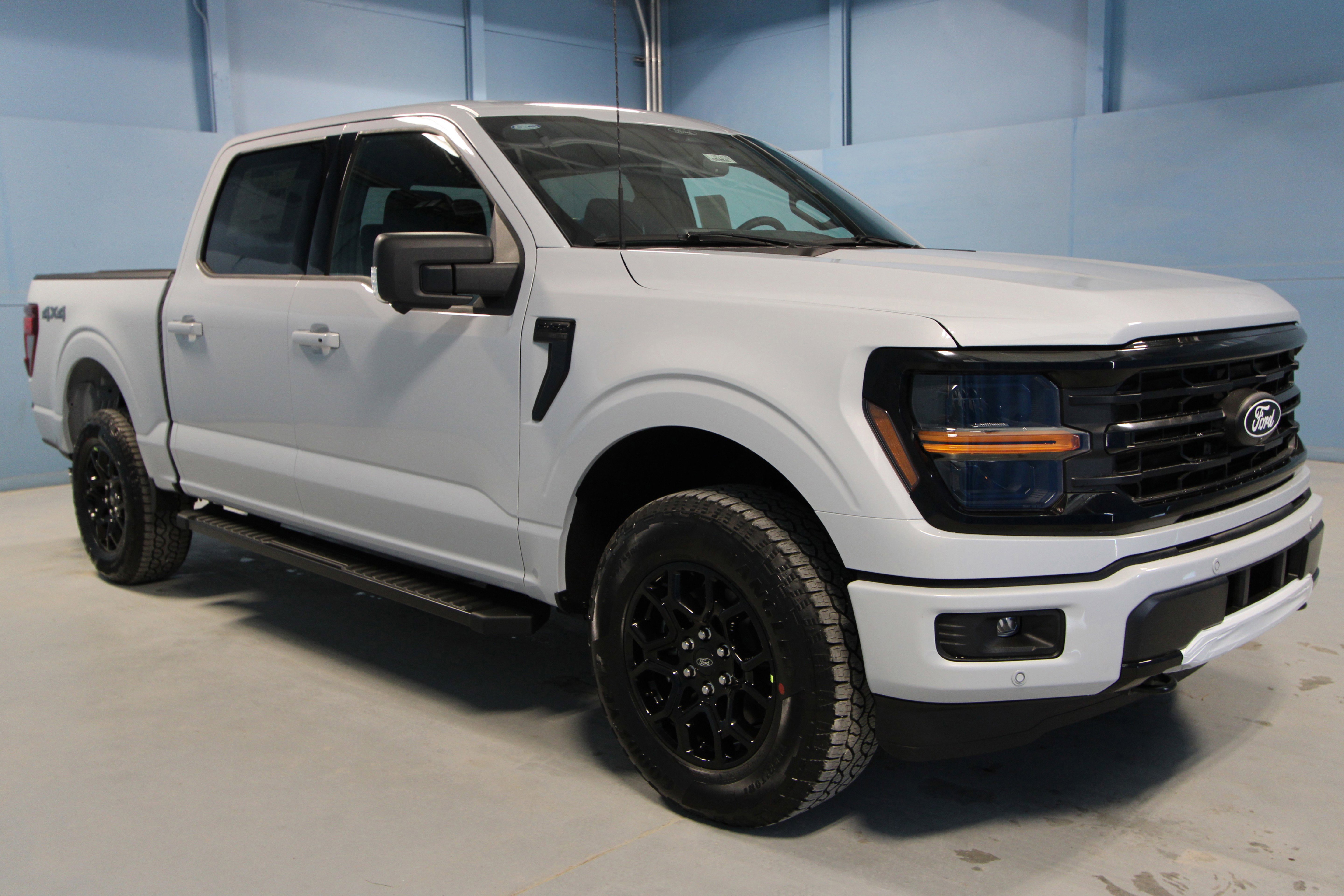 New 2025 Ford F150 XLT w/ Equipment Group 302A MID