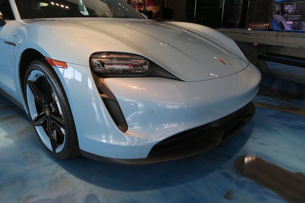 Used 2022 Porsche Taycan image 37