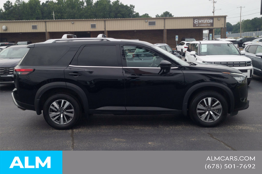 Used 2025 Nissan Pathfinder SL AWD/4WD image 4