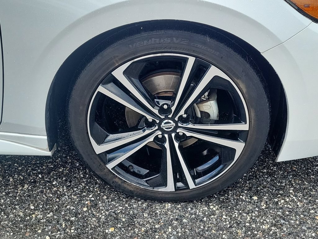 Used 2021 Nissan Sentra SR w/ SR Premium Package FWD image 6
