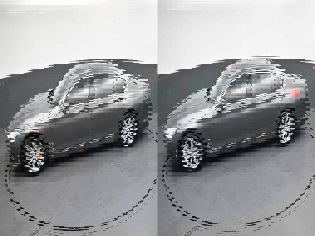 Used 2016 BMW 740i RWD image 28