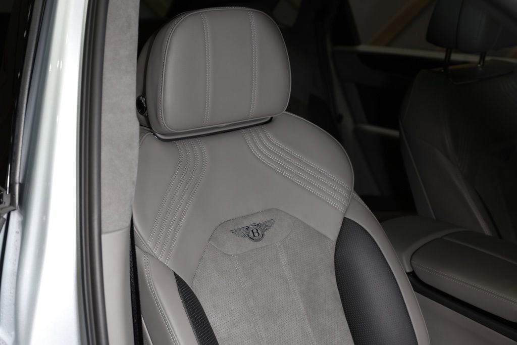 Used 2022 Bentley Bentayga image 39