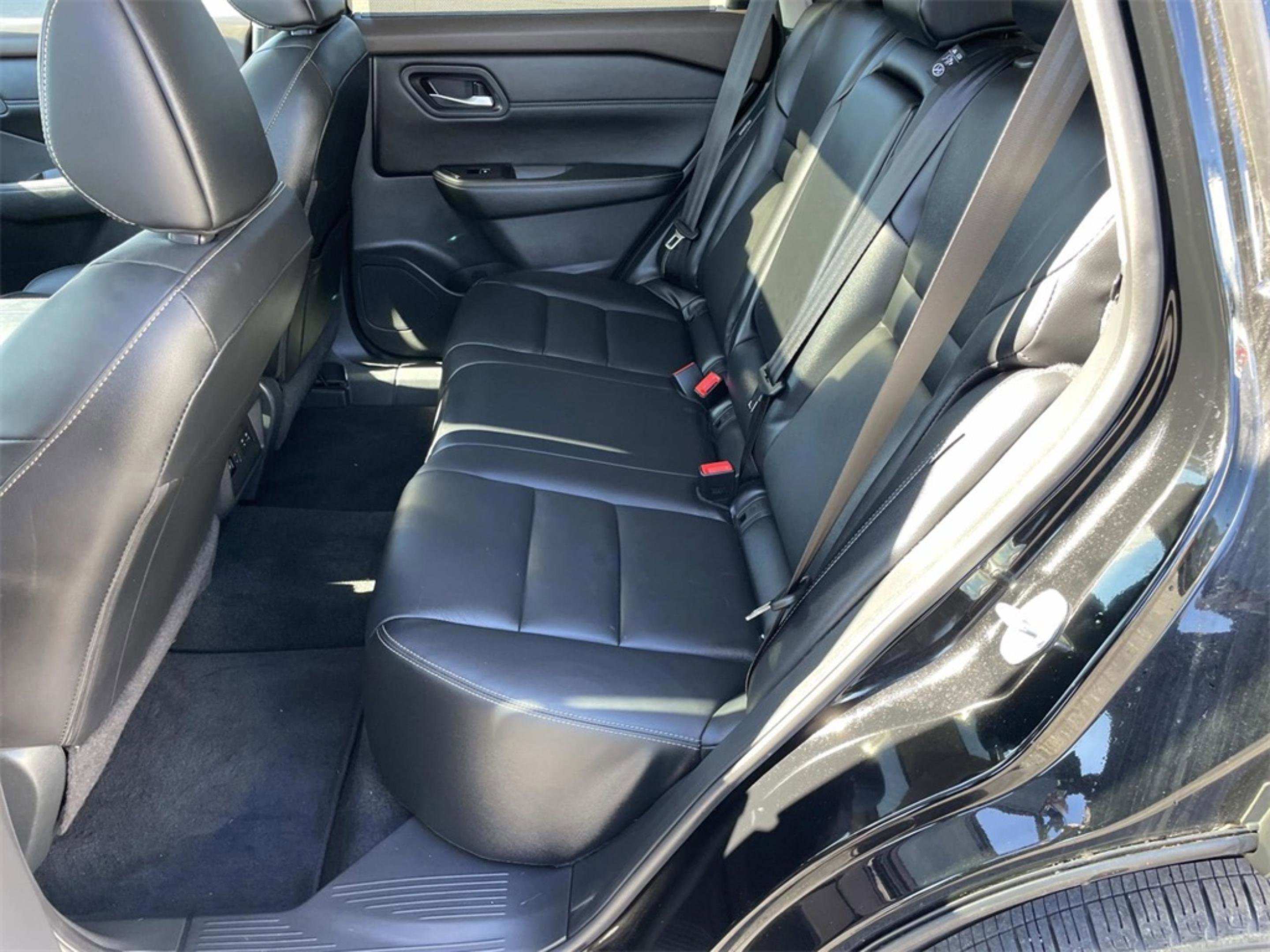 Used 2023 Nissan Rogue SL w/ SL Premium Package image 9