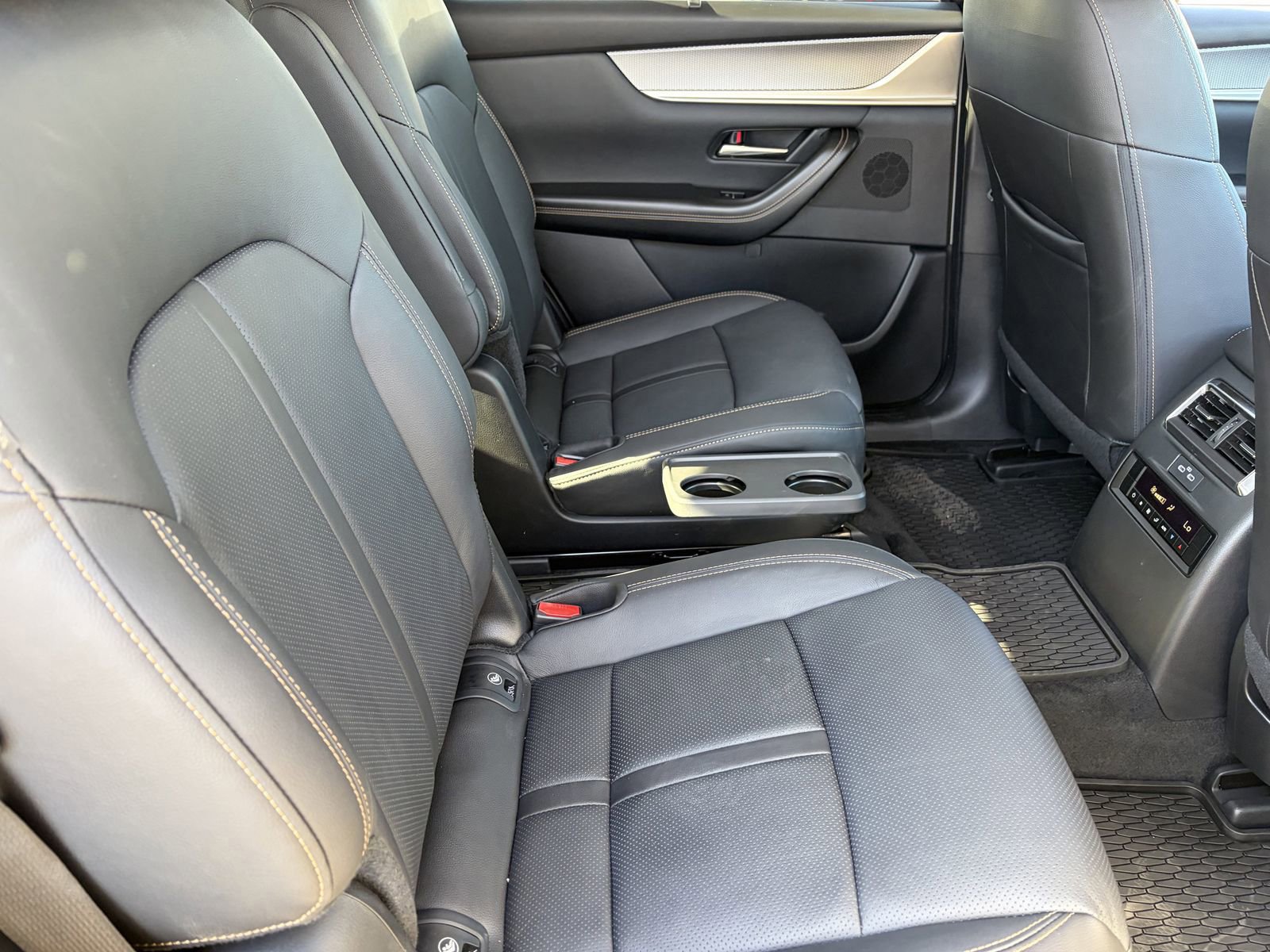 Used 2025 MAZDA CX-90 3.3 Turbo w/ Preferred Package AWD/4WD image 14