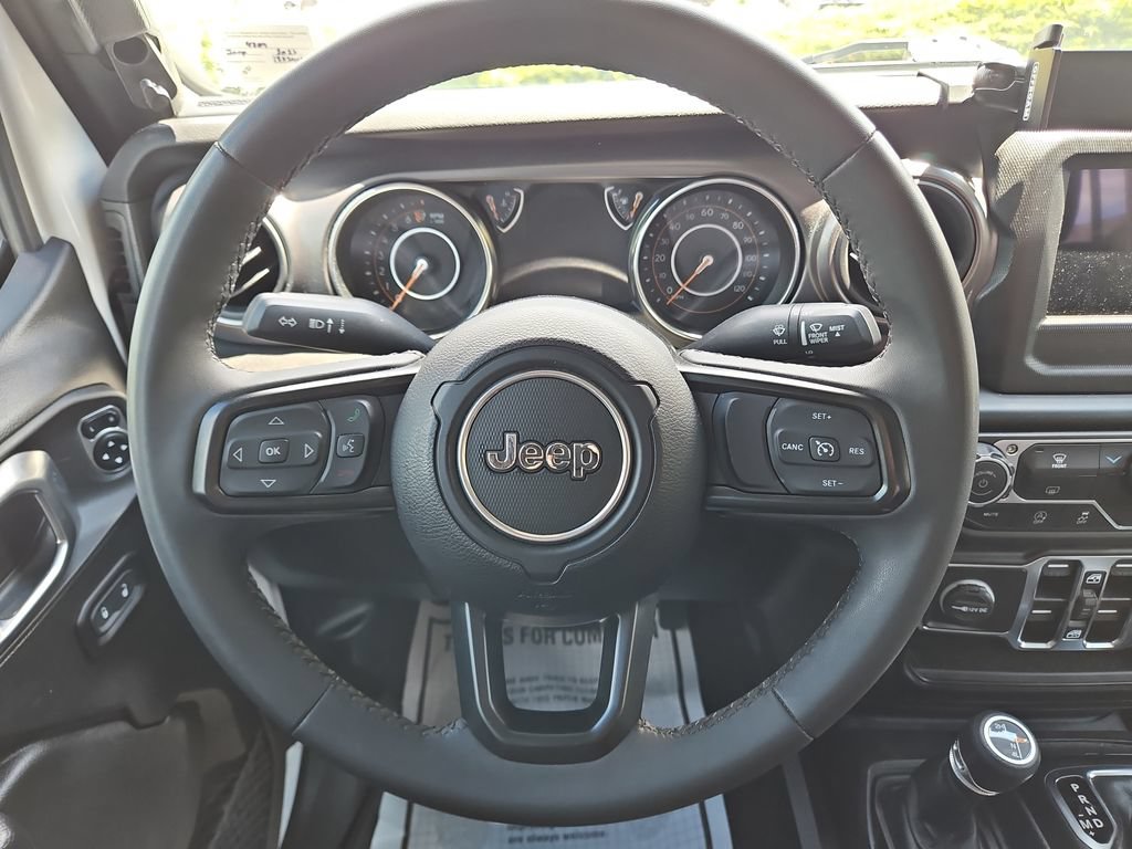 Used 2023 Jeep Gladiator Sport AWD/4WD image 15