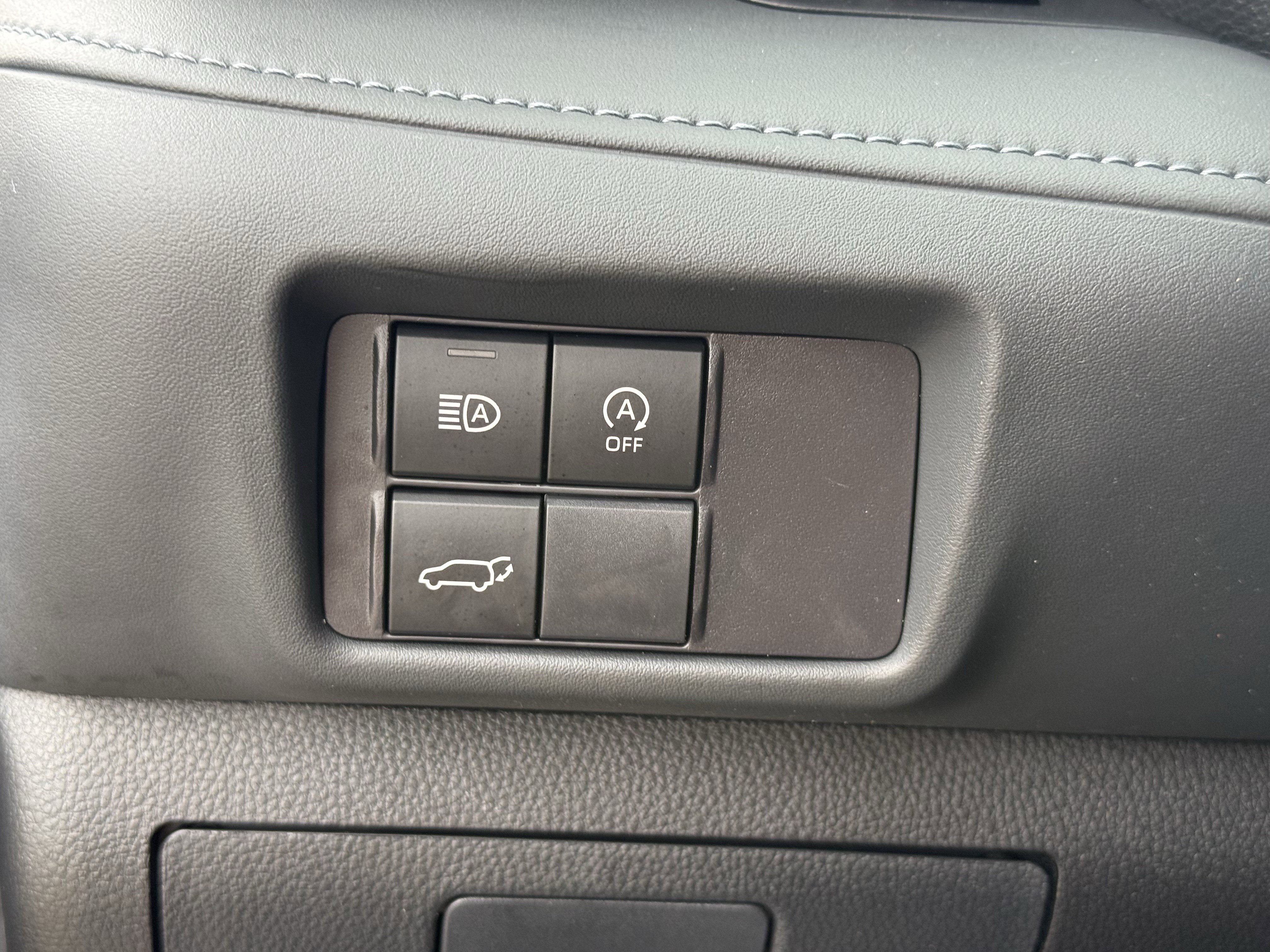 Used 2023 Toyota Highlander L image 26