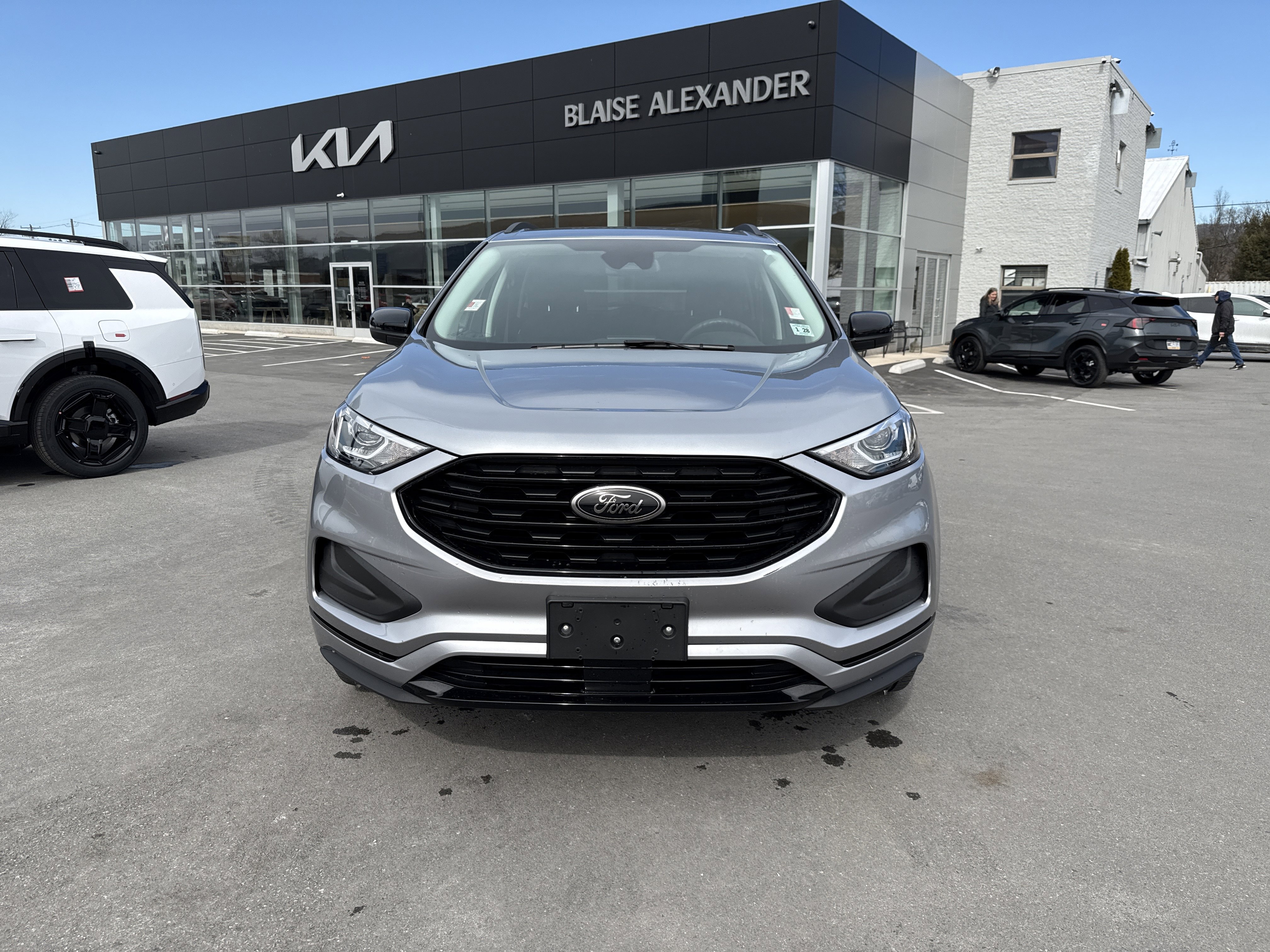Used 2022 Ford Edge SE w/ Black Appearance Package image 9
