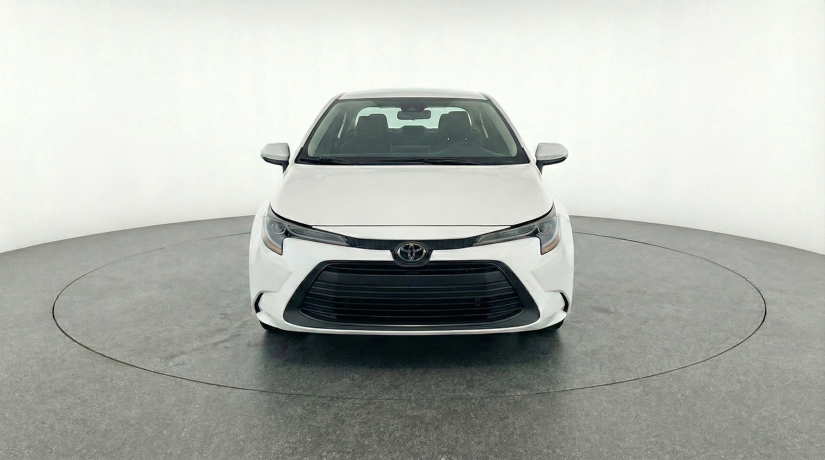 Used 2025 Toyota Corolla LE FWD image 2