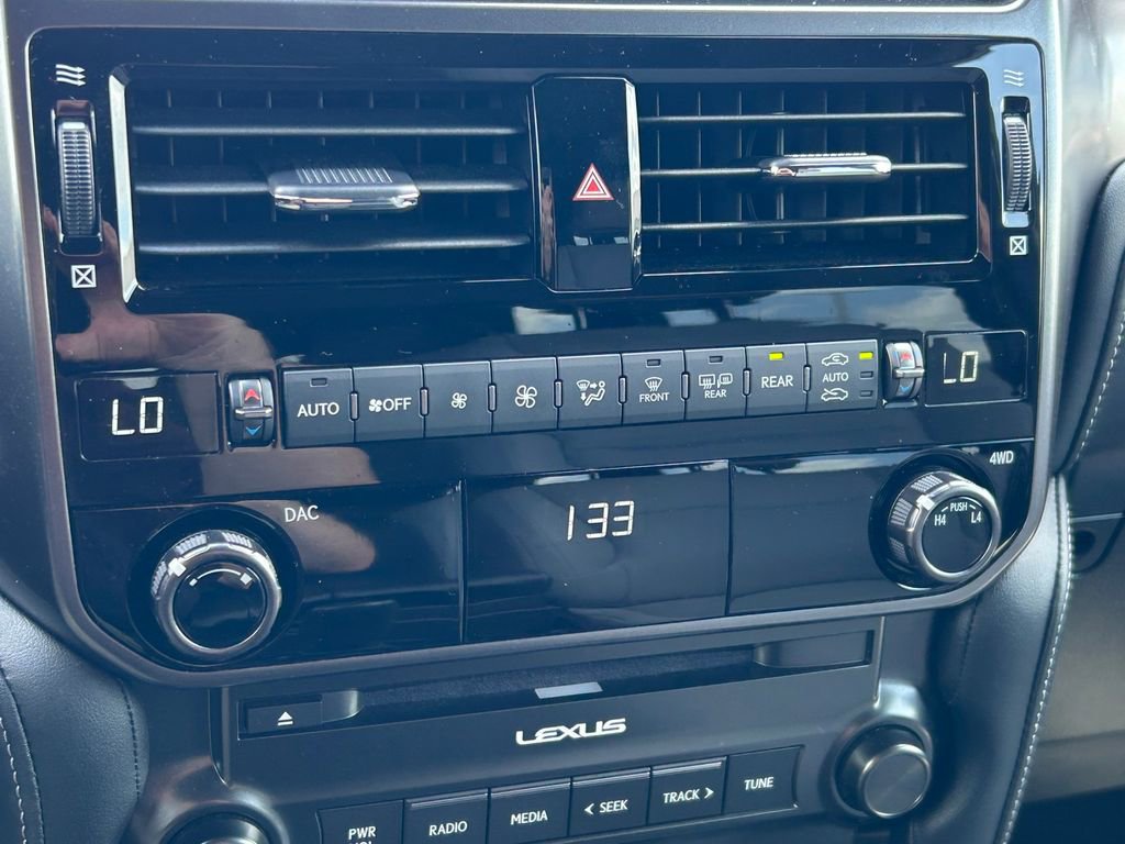 Used 2023 Lexus GX 460 w/ Black Line Special Edition image 38