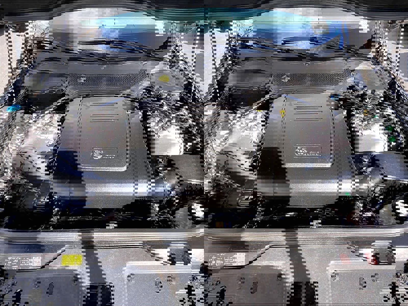 Used 2025 Land Rover Discovery Dynamic SE image 10