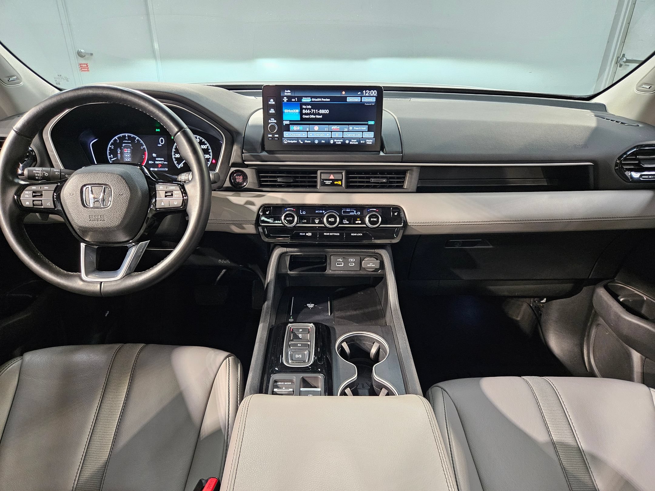 Used 2025 Honda Pilot Touring image 10