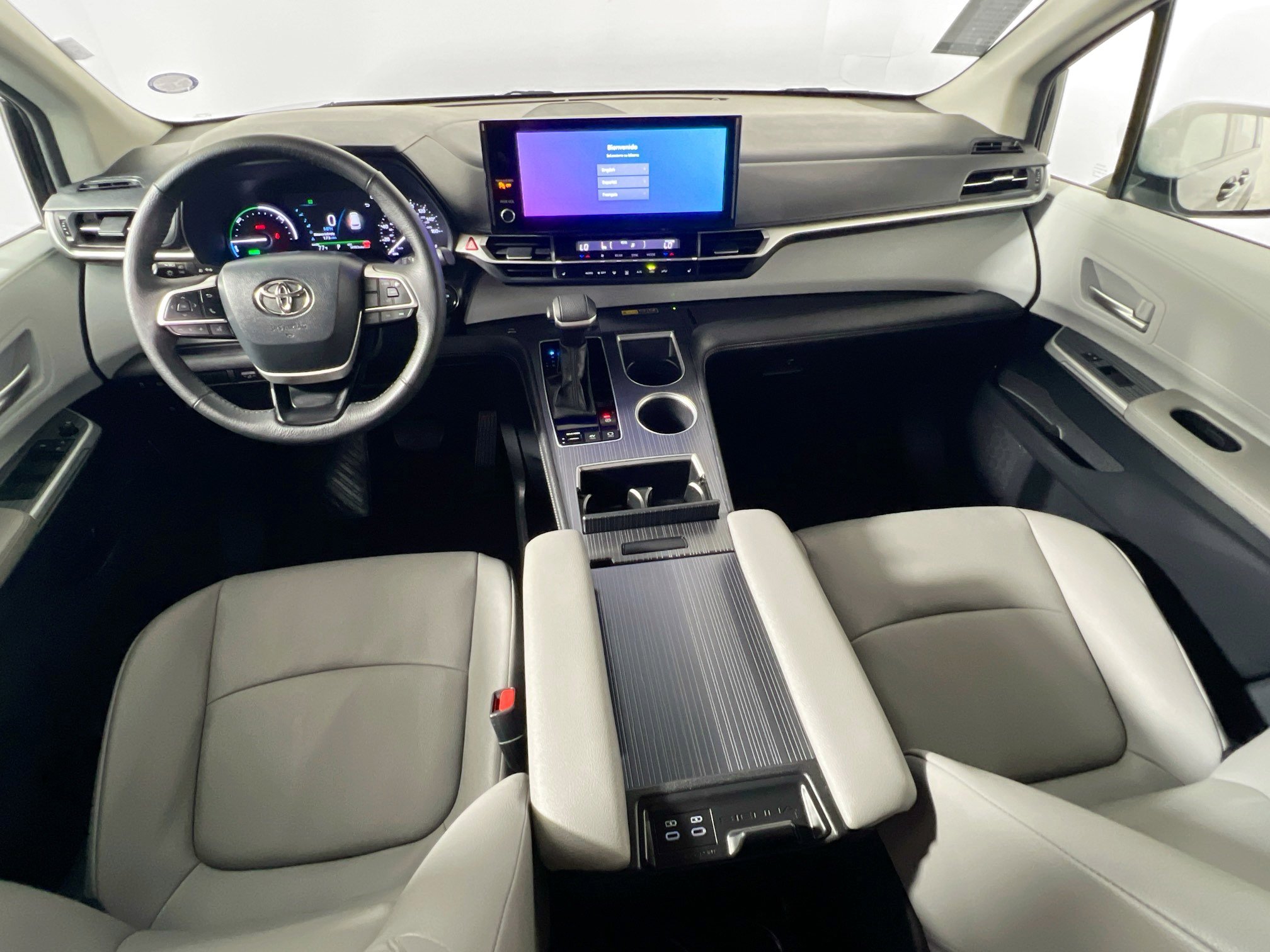 Used 2026 Toyota Sienna XLE image 30