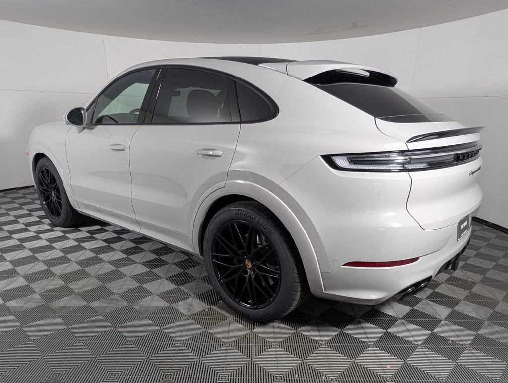 New 2026 Porsche Cayenne GTS image 3