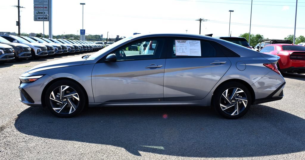Used 2025 Hyundai Elantra Sport FWD image 5