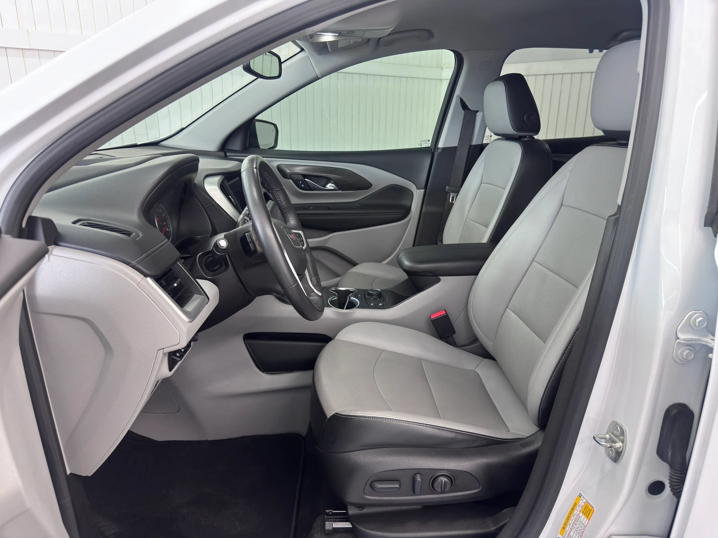 Used 2022 GMC Terrain SLT w/ Infotainment Package II FWD image 9