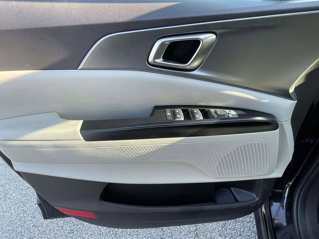 Used 2024 Kia Carnival LX image 16