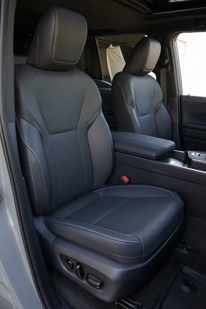 Used 2025 Lexus GX 550 image 11