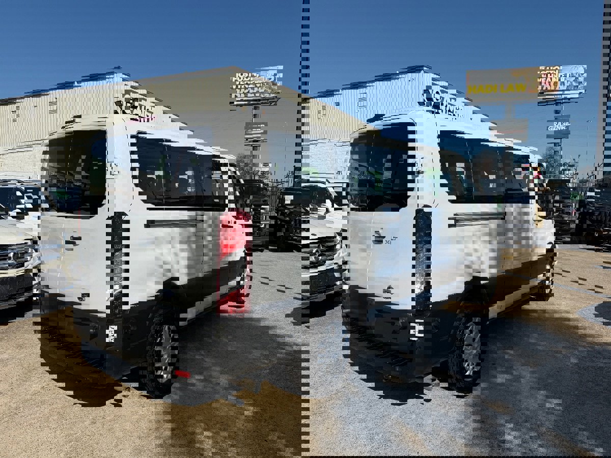 Used 2024 Ford Transit 350 XLT image 4