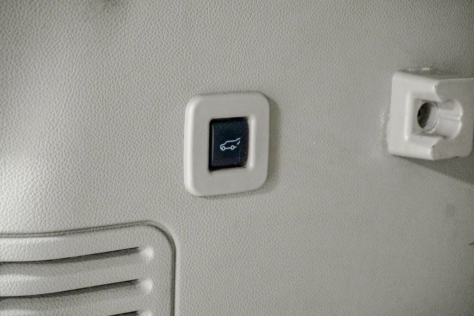 Used 2011 Lincoln Navigator L 4WD image 10