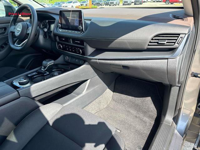 Used 2023 Nissan Rogue S image 24