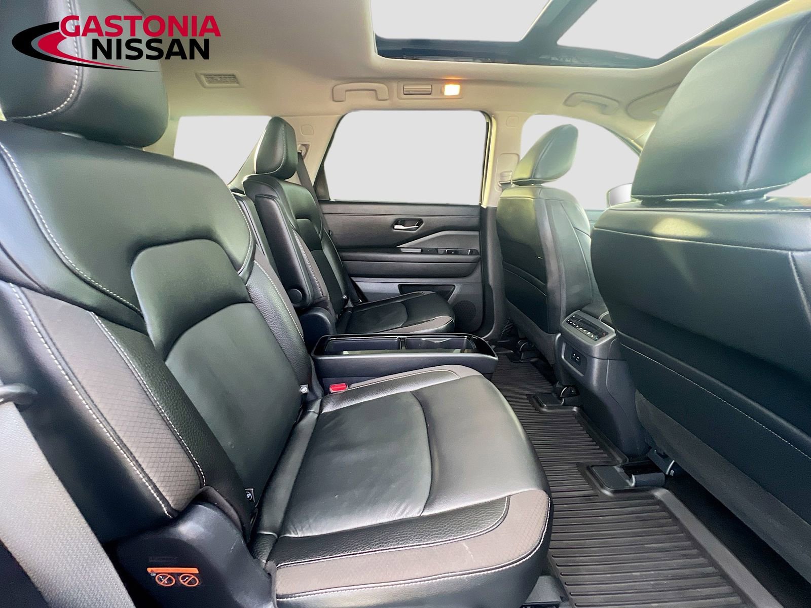 Used 2023 Nissan Pathfinder SL w/ SL Premium Package image 38