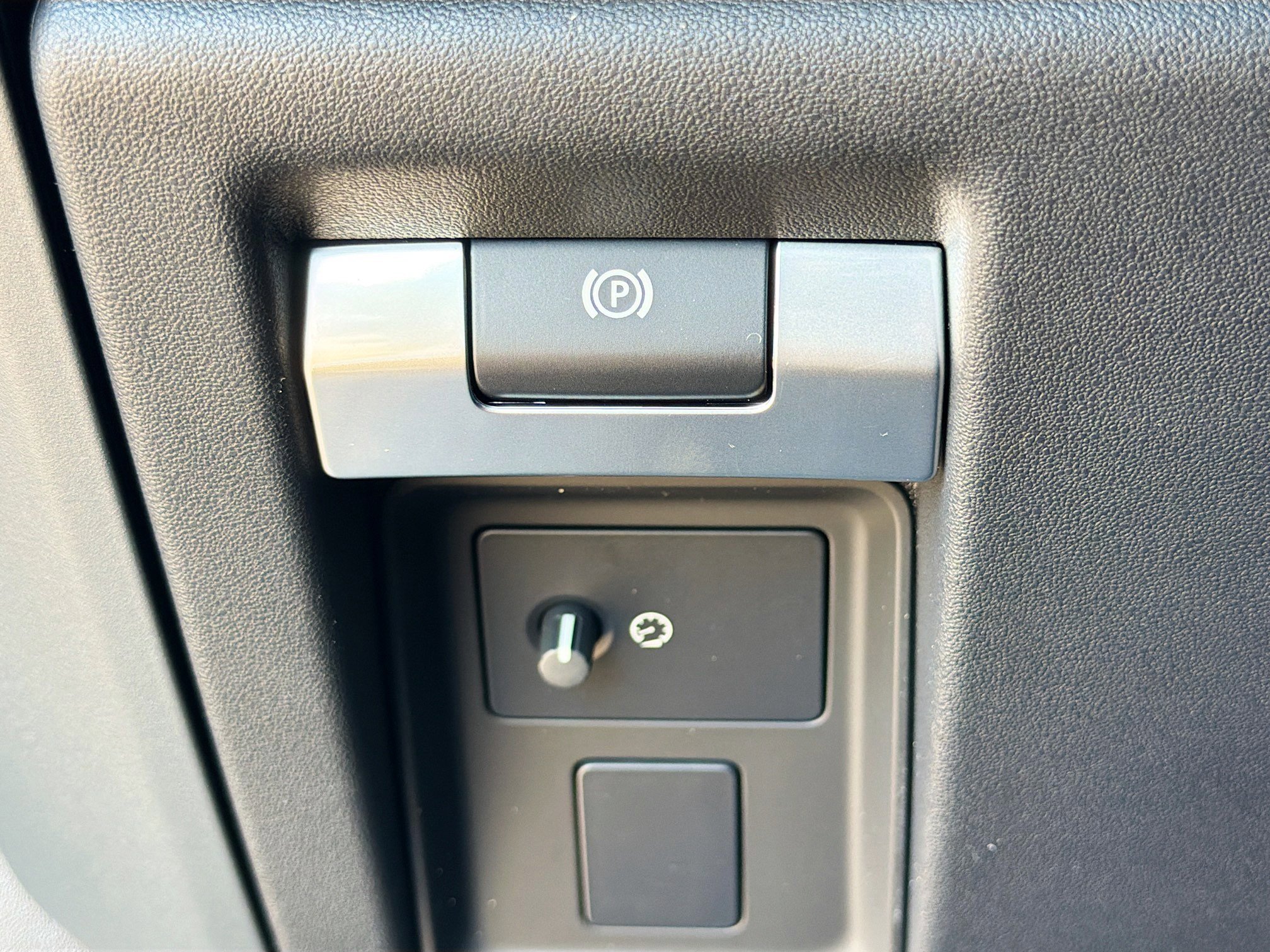 New 2026 Land Rover Defender 110 X-Dynamic SE image 35