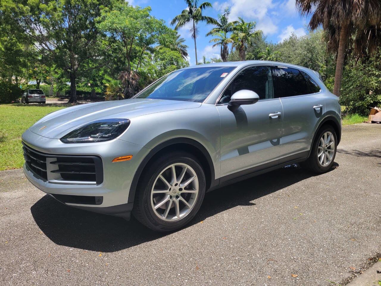 Used 2024 Porsche Cayenne image 1