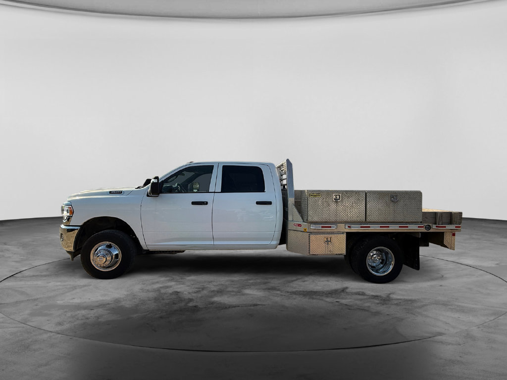 Used 2024 RAM 3500 Tradesman w/ Chrome Appearance Group AWD/4WD image 4