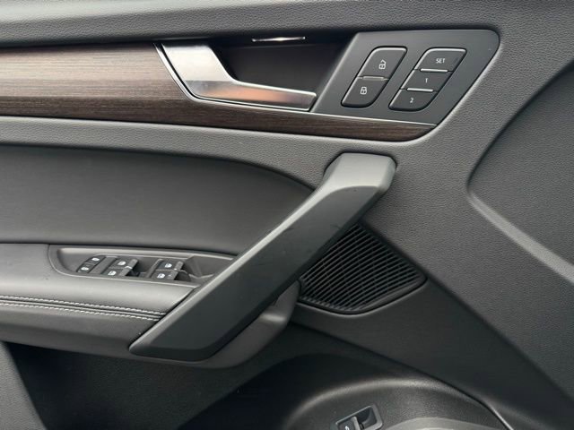 Certified 2025 Audi Q5 2.0T Premium Plus image 11