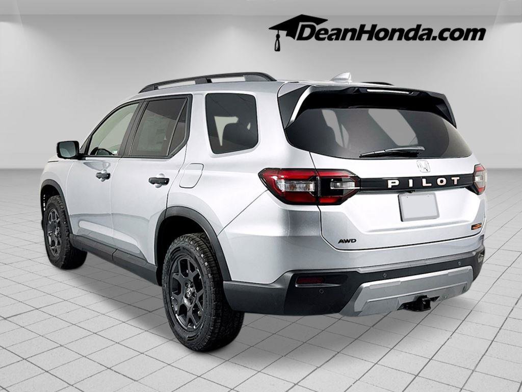 New 2026 Honda Pilot TrailSport image 3