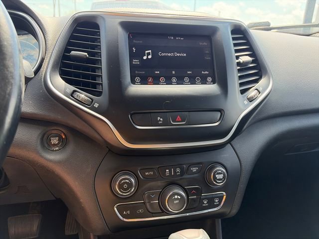 Used 2019 Jeep Cherokee Latitude Plus w/ Cold Weather Group AWD/4WD image 20