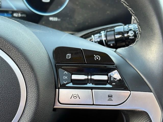 Used 2023 Hyundai Elantra Limited FWD image 18