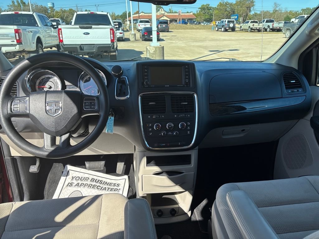 Used 2018 Dodge Grand Caravan SE w/ UConnect Hands-Free Group image 13