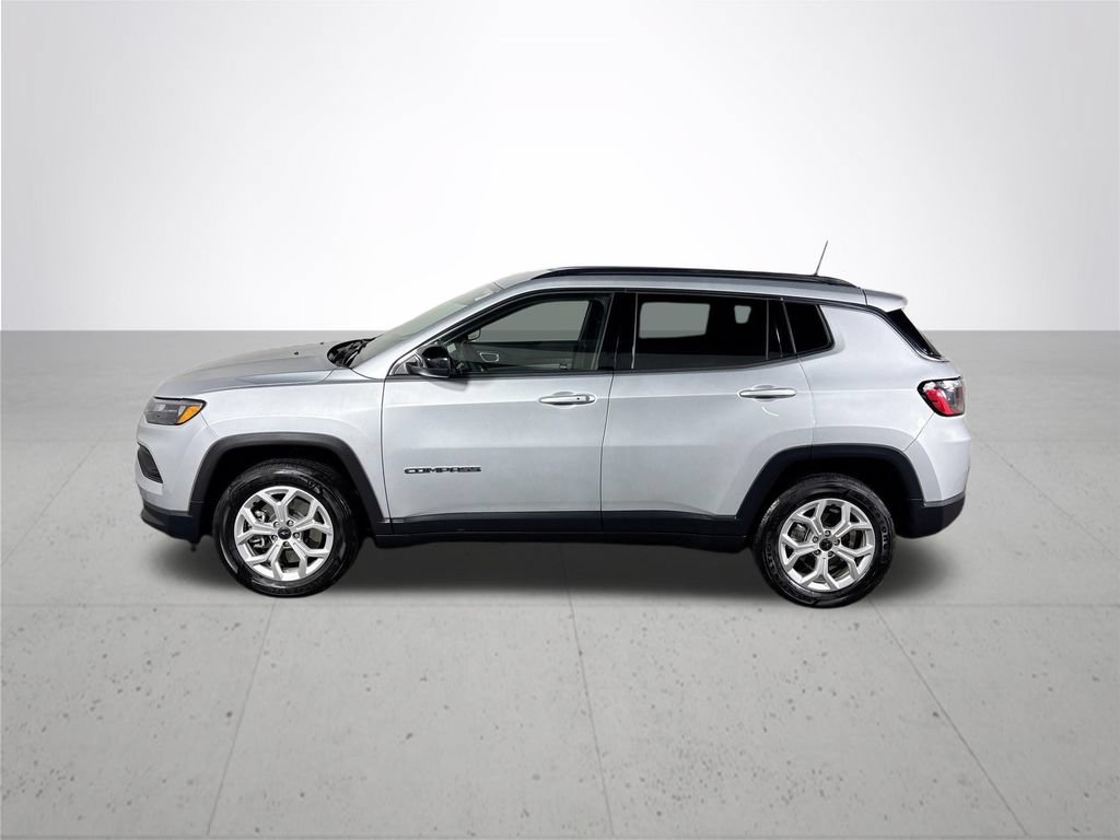 Used 2025 Jeep Compass Latitude AWD/4WD image 9