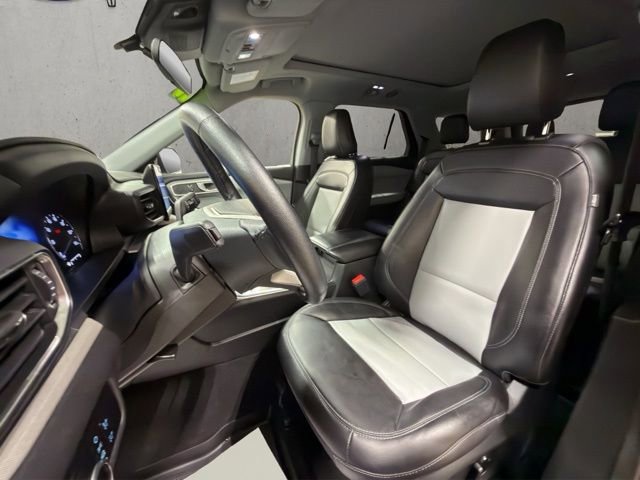 Used 2023 Ford Explorer XLT w/ Equipment Group 202A image 12